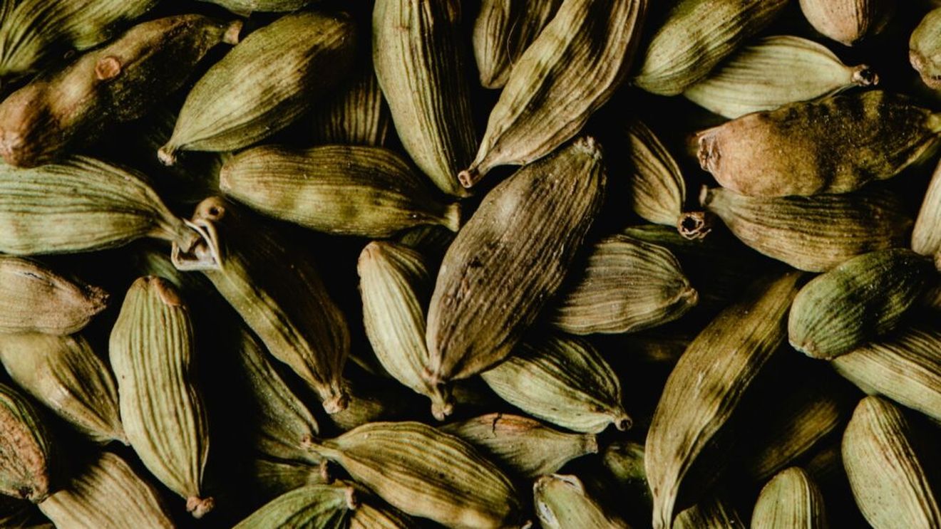 Cardamom nu este doar o mirodenie aromatică / Iată 6 beneficii pentru sănătate: Ajută la slăbit, la reducerea balonării, la accelerarea metabolismului și la reglarea glicemiei
