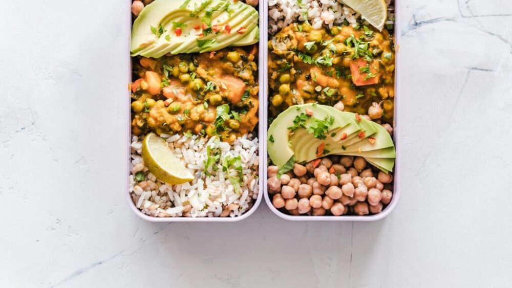 Ce se întâmplă în corp dacă înlocuim carnea cu proteine vegetale/ Consumul de alimente vegetale reduce riscul de a suferi de boli precum cardiopatia ischemică, diabetul sau anumite tipuri de cancer