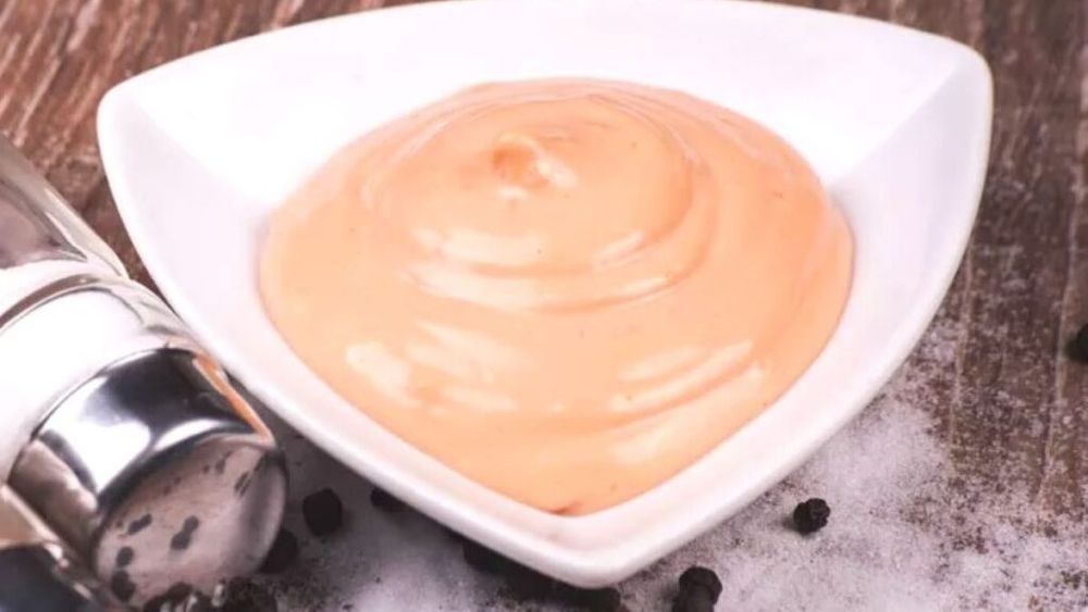 Salsa cocktail, o delicatesă din gastronomia internațională ideală pentru pește, carne sau legume