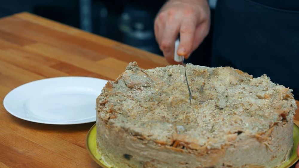 Povești culinare românești: De la brânza de julfă la scutecele lui Hristos: „Turtele de Crăciun sunt un aliment sacramental reprezentând spiritul grâului”/ „Julfa se face (o spun numai pentru cei care vor să rătăcească printre umbrele uneori urât mirositoare și fără gust ale trecutului) din sămânță de cânepă pisată”