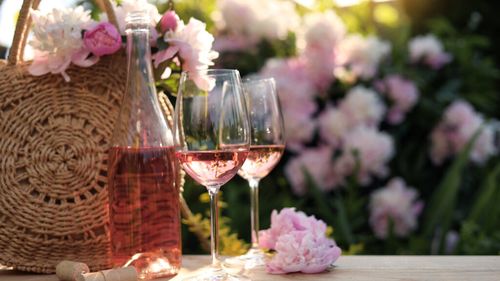 Un vin românesc, produs la Cluj, intră în topul mondial al rose-urilor. ISSA Pinot Noir Rosé 2025, dublu premiat la Concours Mondial de Bruxelles