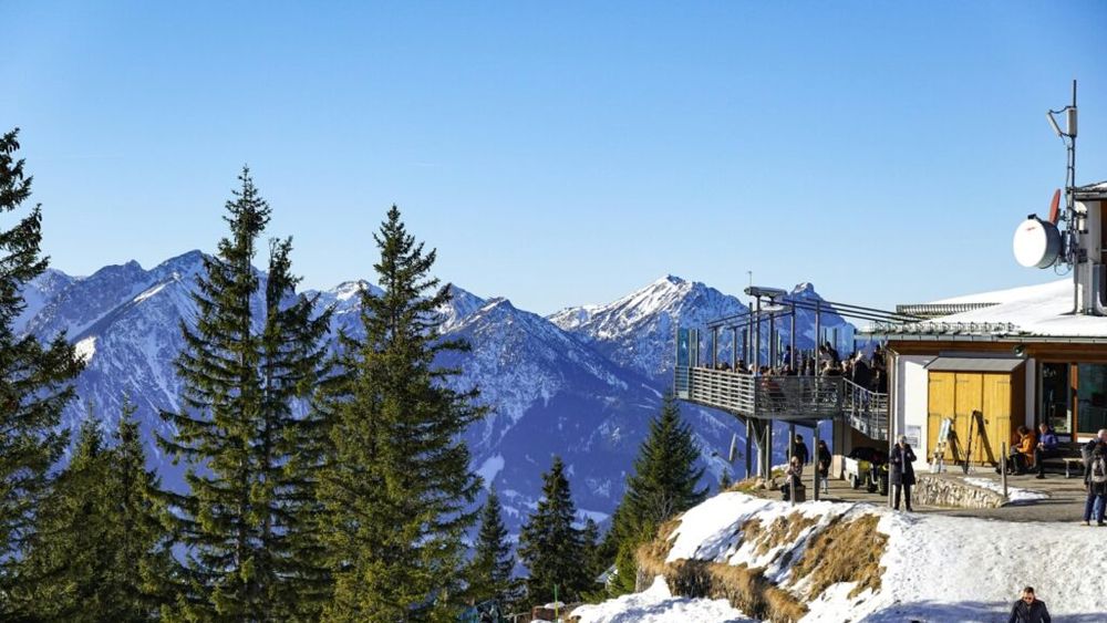 Proprietarii de restaurante și hoteluri din stațiunea bulgară Bansko își exprimă îngrijorarea cu privire la schimbarea monedei, din leva în euro, în noaptea de Revelion