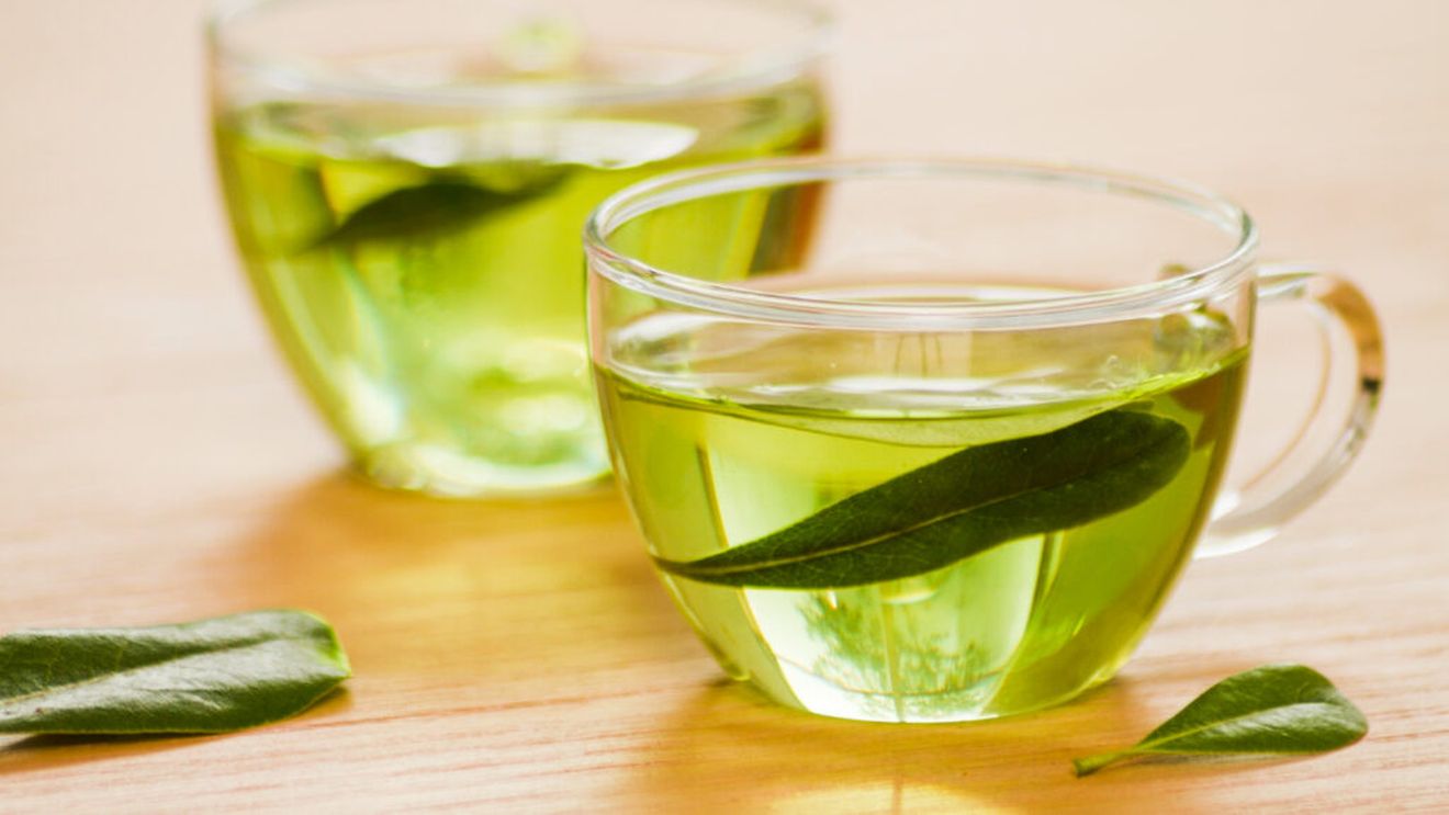 8 băuturi recomandate pentru ficatul gras / Ce spun specialiștii despre detoxifierea naturală a organismului după 50 de ani