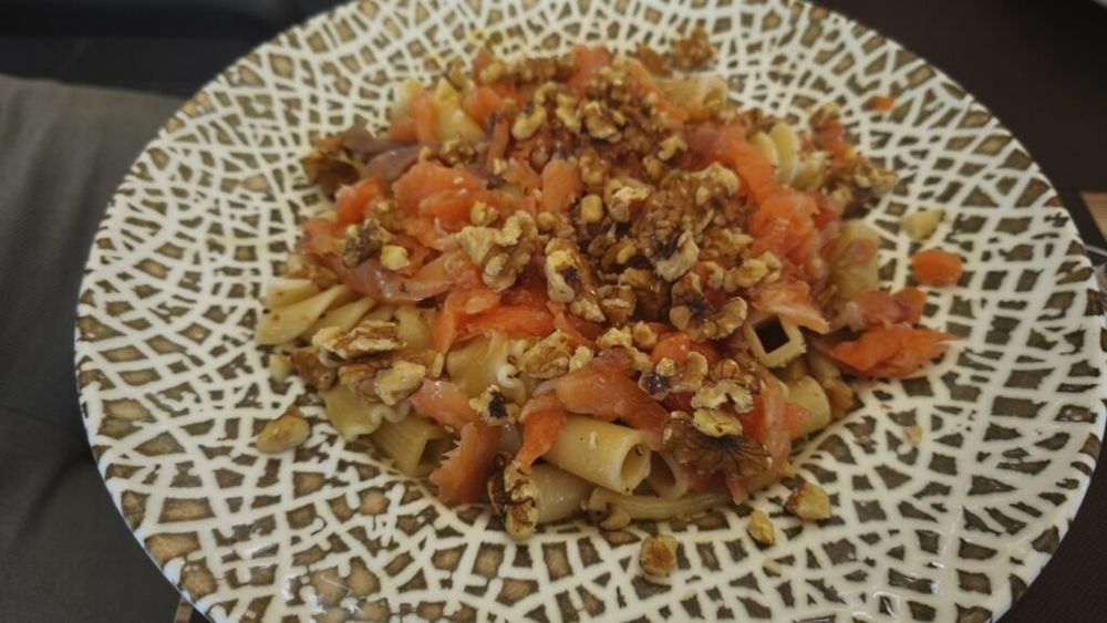 Rețetele Juanitei | Salată din trei tipuri de paste scurte și somon afumat/ Am combinat totul cu o vinegretă în stil asiatic cu wasabi