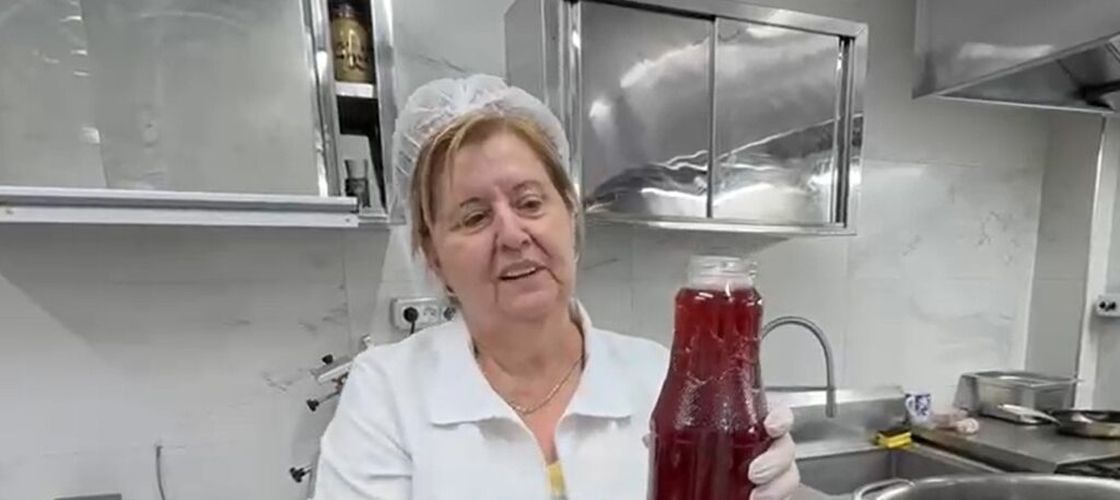 VIDEO | De la pădure direct în pahar / Siropul de muguri de brad, gustul verii din munții Maramureșului / Bucătar: „Aici este preparatul vedetă”