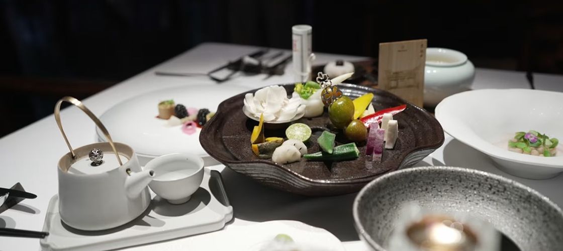 Restaurantul unde oficialii chinezi nu au voie să mănânce / Un meniu vegetarian costă de la 250 de dolari de persoană