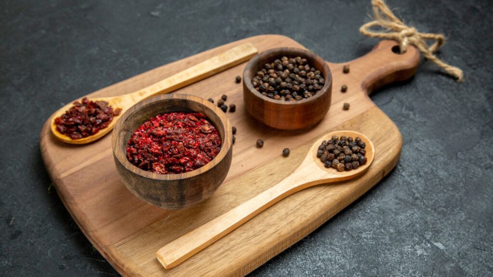 Piperul Szechuan, condimentul care nu este iute, dar poate susține sănătatea / Ar putea reduce inflamația și susține digestia / Bonus: cum să-l folosești în rețete