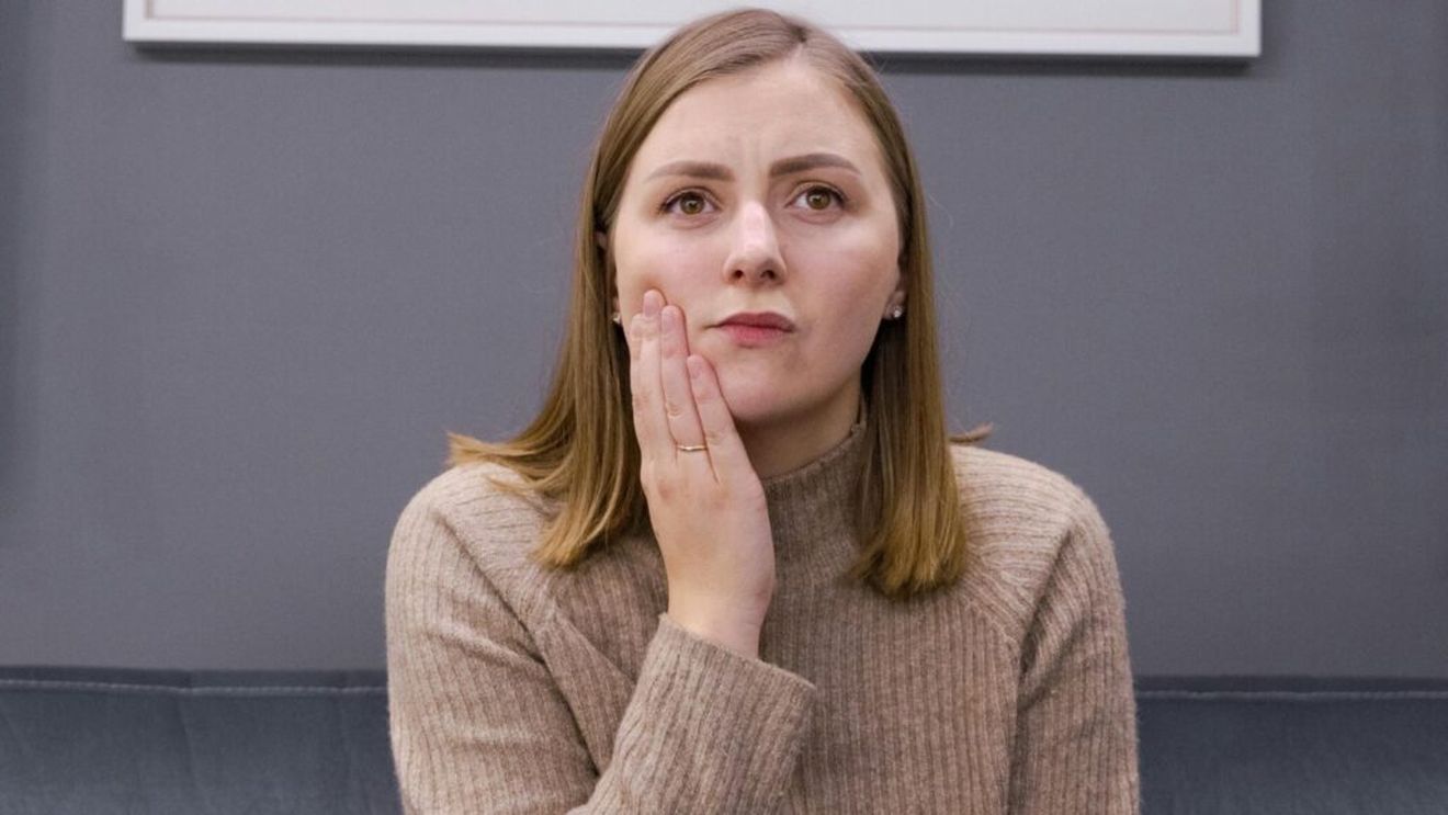 5 alimente care ajută la ameliorarea sensibilității dentare/ Manâncă lactate, mere și ghimbir și evită zahărul, carbohidrații și alcoolul