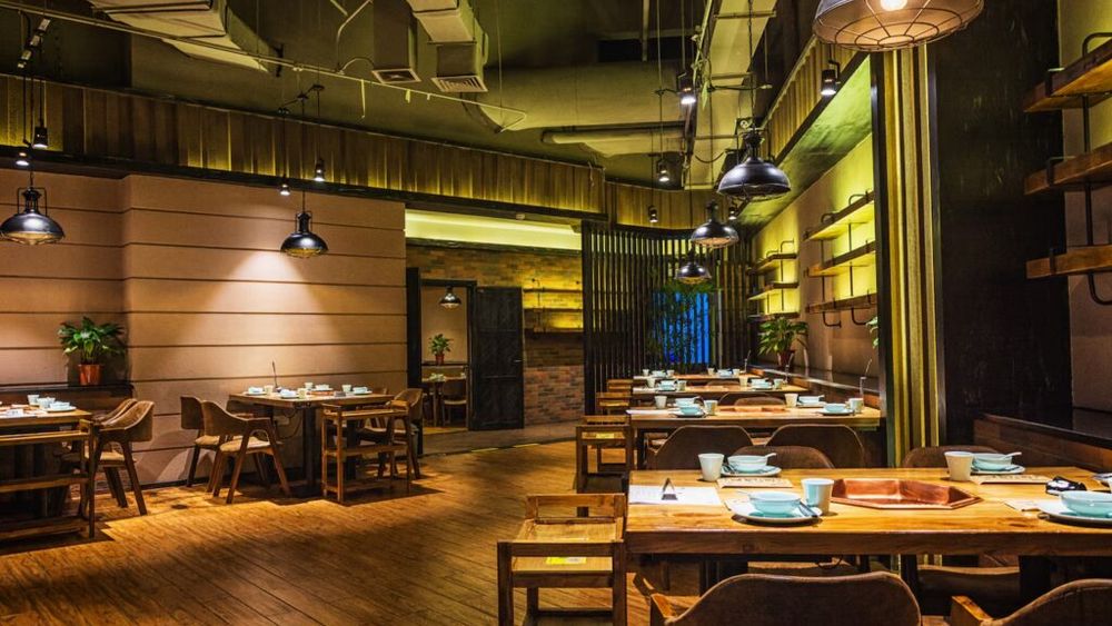 Restaurantele ar putea avea nevoie în curând de un specialist AI în echipă? Nu e vorba doar de rețete, ci de ajustarea modelelor de business