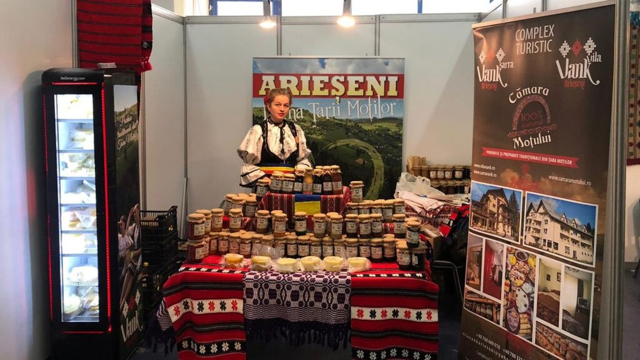 „Fermier cu valoare adăugată”: Sau cum adaugi valoare muncii fermierului. Cristina și-a promovat afacerea, care produce inclusiv „afrodiziac moțesc”, pe la toate emisiunile tv