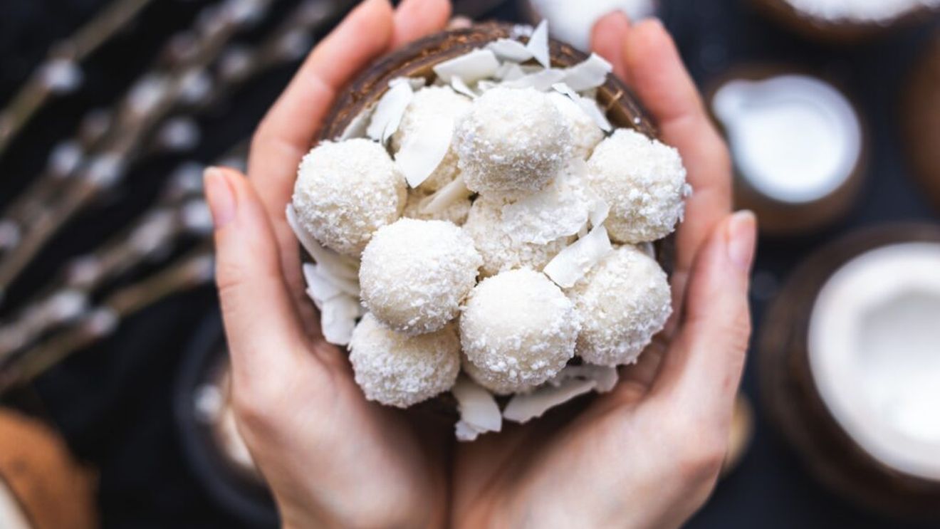 Raffaello fără zahăr, din doar câteva ingrediente. Un desert interesant care satisface pofta de dulce, dar fără multe calorii