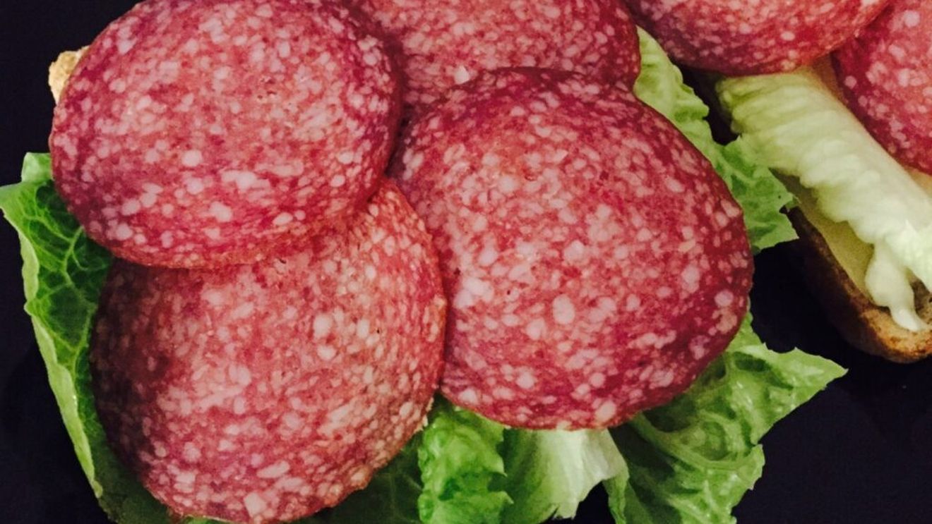 Grupul Agricola Bacău, lider în producția de salam de Sibiu, cu 43% cotă de piață. Piața anuală este evaluată la 3000 tone, la o valoare de 100 milioane lei