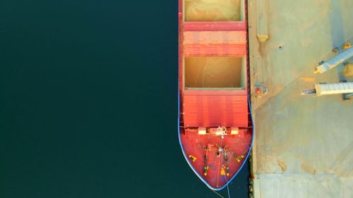 O navă cu cereale a fost lovită de o dronă rusească în apropierea unui port ucrainean la Marea Neagră