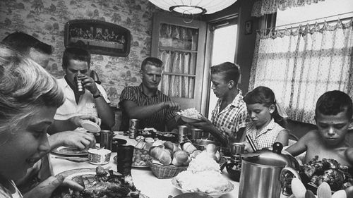 Istoria gusturilor la români (Ep.6) | Marile cărți autohtone de bucate/ Cum arăta meniul de zi cu zi