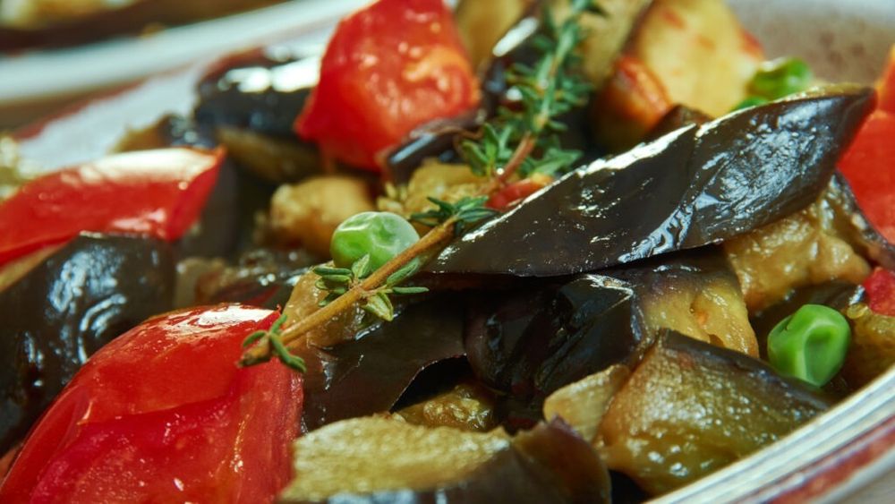 Garnituri de legume: Rețetă de vinete soté. Melanzane a funghetto sau „vinete-ciuperci”. Cu sau fără adaos de roșii