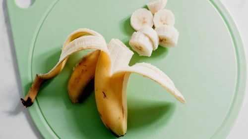 Este în regulă să consumi doar banane la micul dejun?