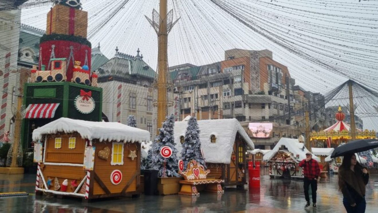 VIDEO | Cât costă un vin fiert și o porție de tochitură la Târgul de Crăciun de la Craiova/ Unul dintre cele mai mari evenimente de acest fel din Europa are o ofertă culinară variată