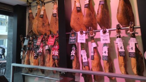 VIDEO Jamonul - șunca maturată spaniolă/ Găsești multe sortimente sub această denumire / Cum se prepară, cum se taie și cum îl consumă spaniolii