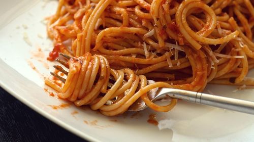 All'assassina, alla diavola, alla marinara. Trei rețete rapide de spaghetti din sudul Italiei bune pentru post dar nu numai
