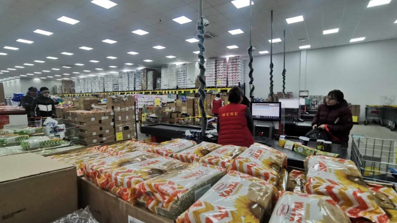VIDEO & FOTO | Mere, supermarketul rusesc low-cost care „cucerește” românii de la granița cu Serbia: Prețuri mici, dar produse de calitate îndoielnică / „Clientul plătește marfa, nu brandul”