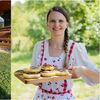 INTERVIU | Cum a creat o fostă corporatistă o mică afacere sezonieră la țară/ Raluca Cocoș (PGL „La Cocoș în deal”): Îmi place pentru că pot găti după inspirație, pot schimba meniul în funcție de sezon și disponibilitatea produselor (Video)