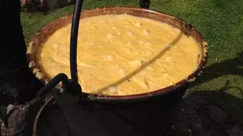 Balmoș ca în Ardeal. Rețeta originală de mămăligă pe care doar ciobanii o mai știu