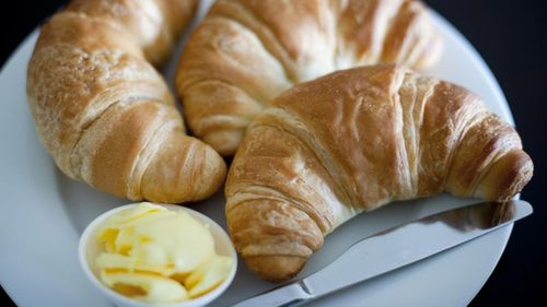 Inovație în gastronomie: Unt sustenabil creat din carbon / A fost testat deja în croissantele unei brutării de top 