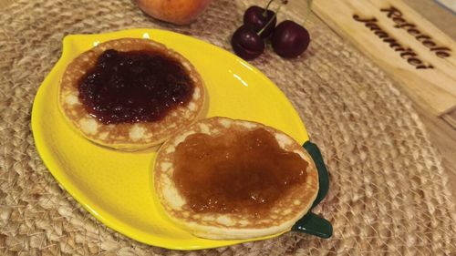 VIDEO ABC în bucătărie | Cum faci clătite americane. Secretul ca să iasă pufoase. BONUS: 4 variante de clătite americane, variantă „healthy”