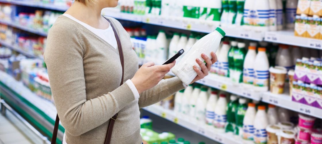 Șapte ingrediente pe care să le limitezi atunci când faci cumpărături, conform unui nutriționist / De la E407 și E955 la nitriți și maltitol / „Un nume chimic nu înseamnă automat că este nesănătos”