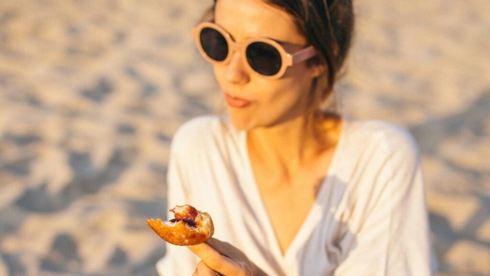 11 alimente pe care nu ar trebui niciodată să le consumi înainte să stai la plajă/ Dacă vrei să eviți balonarea și deshidratarea nu mânca lactate, porumb, pepene, broccoli și alte câteva alimente