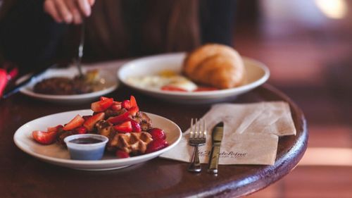 Vrei să reduci caloriile sau să începi ziua mâncând mai ușor?/ Aceste idei de mic dejun te vor ajuta să nu mai sari peste masa de dimineață