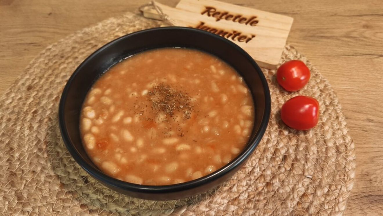 Rețetele Juanitei | Supă de fasole cu roșii, preparat de post simplu și gustos/ Putem folosi fasole gata gătită, din conservă sau să fierbem fasolea pe îndelete
