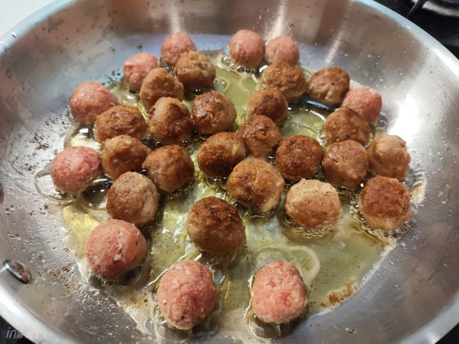 chiftele cu spaghete