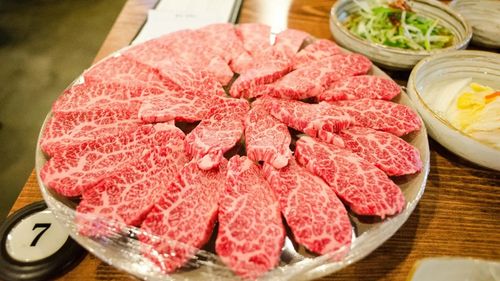 Cum recunoști carnea Wagyu falsă și eviți să plătești prea mult / Experții explică semnele la care trebuie să fii atent