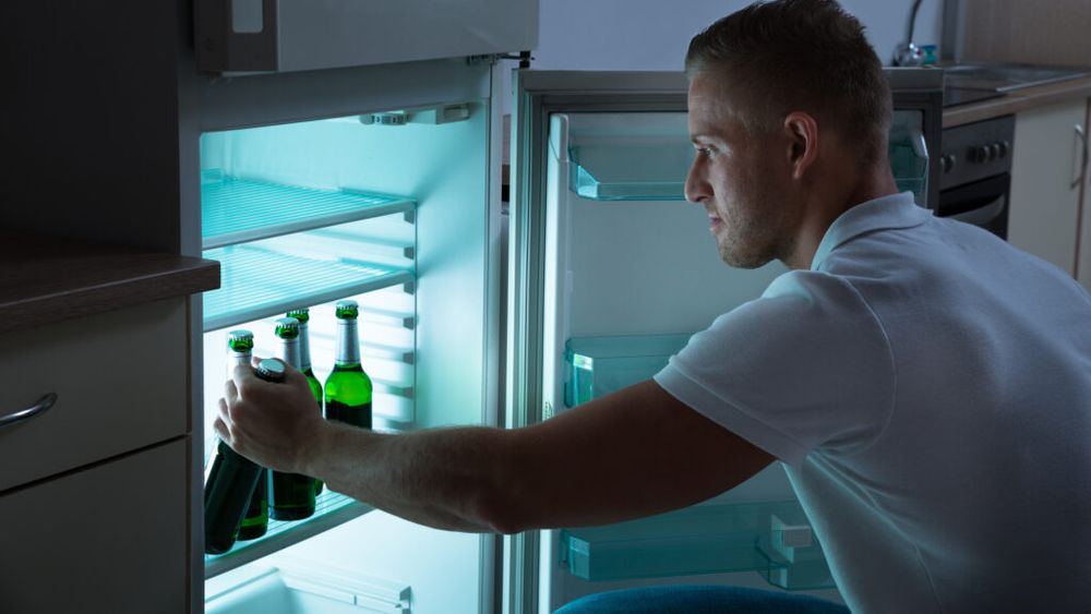 Băuturile alcoolice pe care nu ar trebui să le pui niciodată în congelator. Ce se întâmplă cu ginul, tequila și whisky-ul