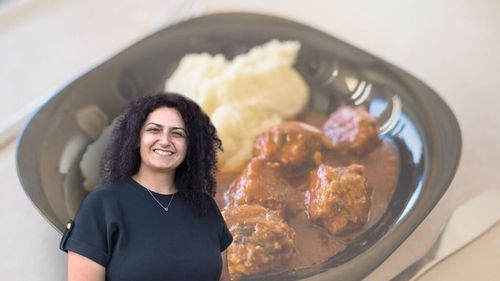 VIDEO | Sarmale și Tapas | Chiar dacă au și spaniolii albondigas, chiftelele românești sunt altfel/ Delia Burcea (profesor în L’Alfàz del Pi): „Am făcut o masă la școală și i-am chemat pe copii să guste, au mai cerut o porție”