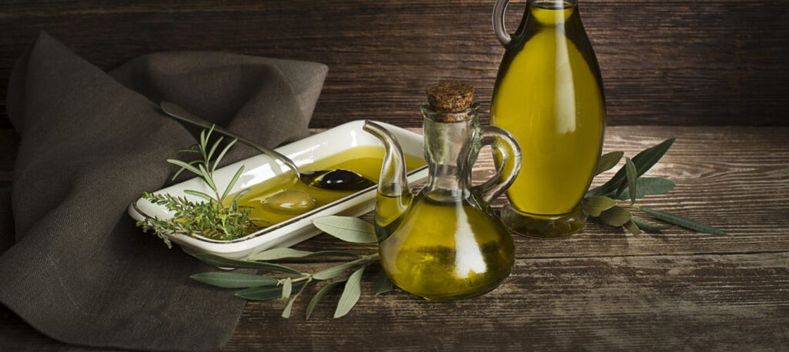 Trend viral pe rețelele sociale: „Shot-ul” cu ulei de măsline și lămâie, între beneficii reale și mituri / Specialiștii explică ce efecte și ce riscuri are această combinație