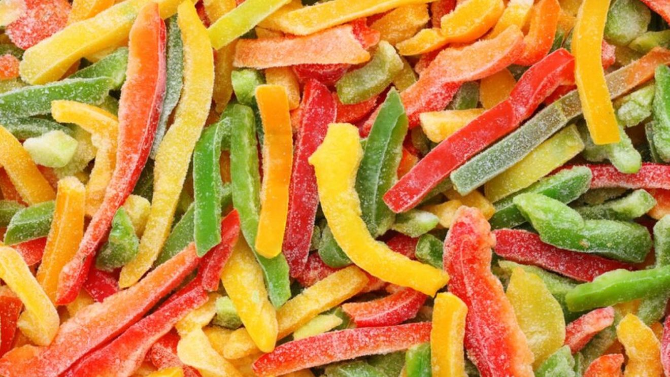 Vrei să ai congelatorul bine echipat pentru sezonul rece? Ardeii sunt legumele care se pretează cel mai mult a fi congelate pentru iarnă