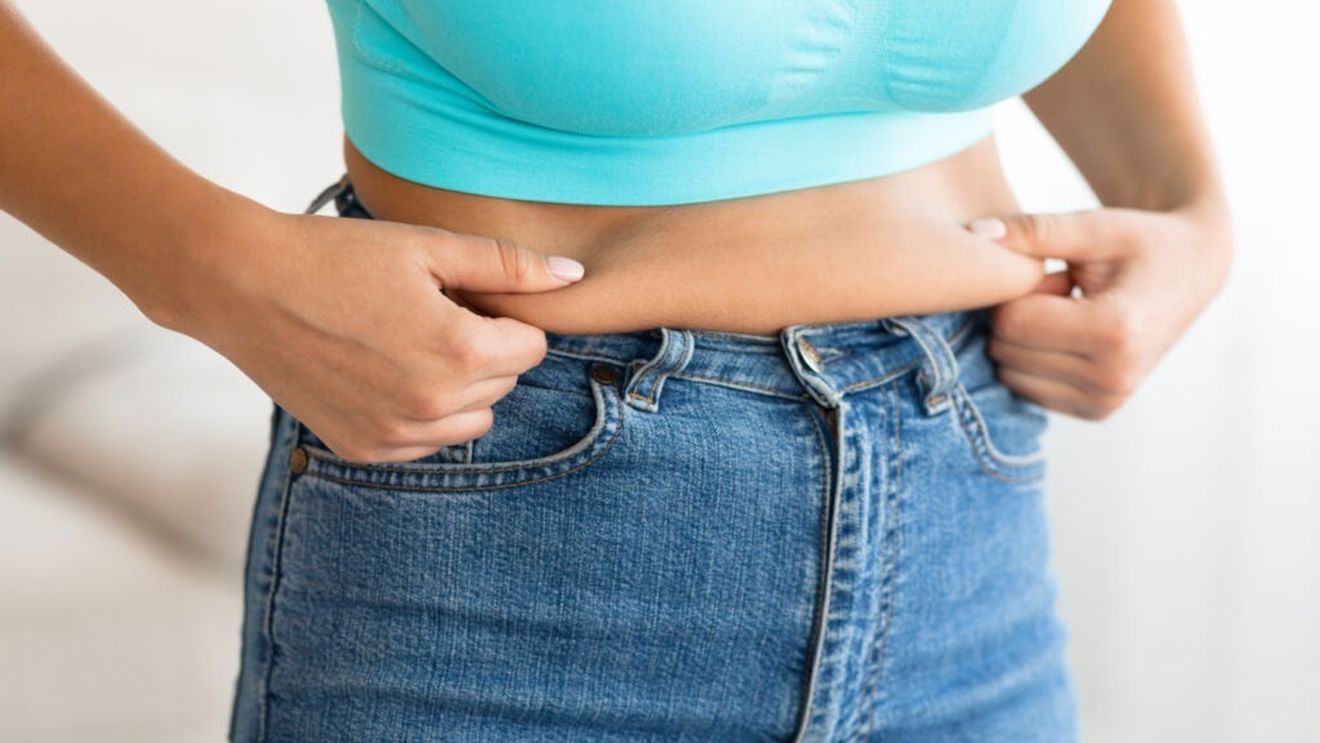 Grăsimea viscerală, asociată cu afecțiuni grave, este dificil de eliminat. Totuși, aceste 6 obiceiuri pot da rezultate concrete dacă sunt respectate pe termen lung / Dietele rapide nu sunt recomandate