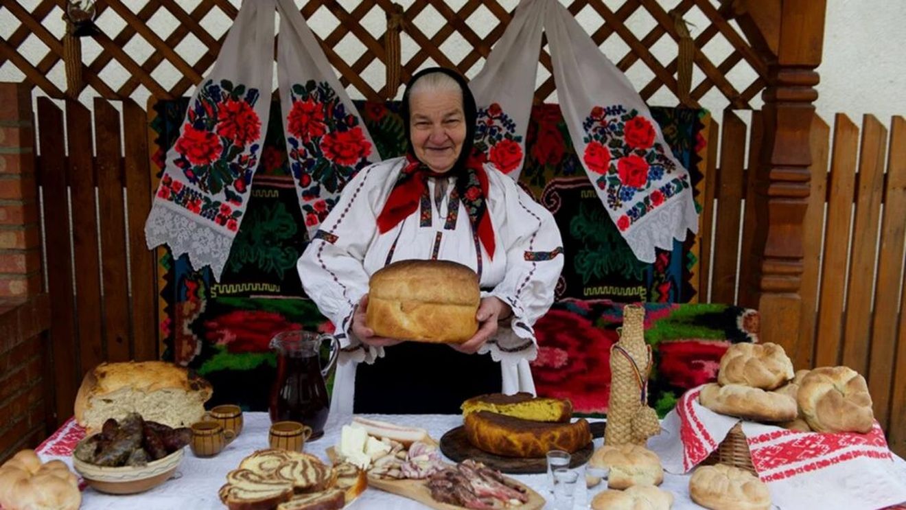 „Crăciun în Satu de pe Deal”, cu tradiții și obiceiuri din Maramureș/Colindătorii vor fi răsplătiți cu bucate tradiționale ca odinioară, gătite de gospodine locale