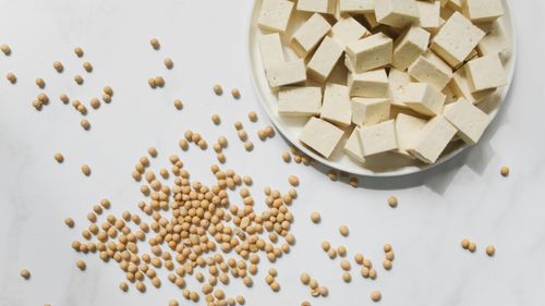 Un profesor de nutriție demontează un mit despre soia: Acest aliment nu crește, ci reduce riscul de cancer de sân/În special tofu era incriminat, fiind, anterior, considerat „aliment fără hrană” pentru persoanele cu risc crescut de cancer