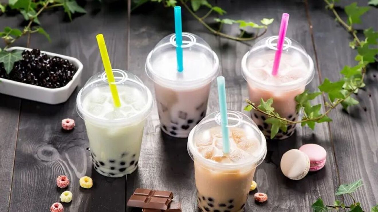 Bubble tea, băutura răcoritoare originară din Taiwan cucerește Europa. Conține o bază de ceai rece, peste care se adaugă fructe și perle de tapioca