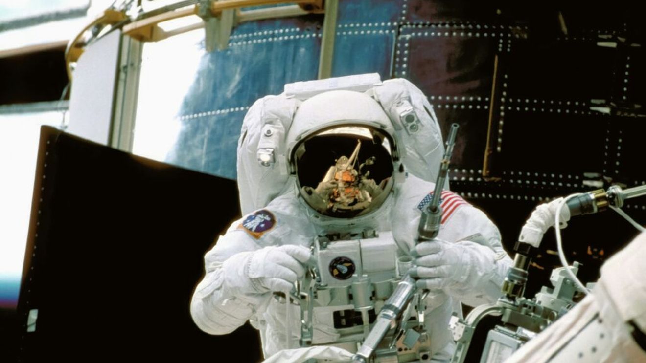 Sticlele PET ar putea deveni hrană pentru astronauți / Cercetătorii transformă plasticul în proteine și grăsimi pentru viitoarele misiuni spre Marte