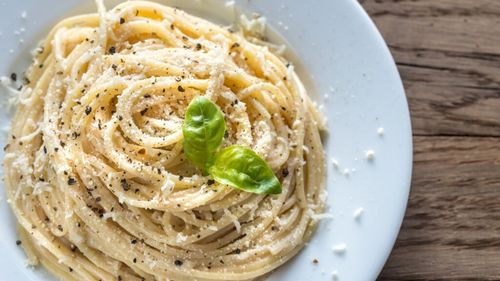 Oamenii de știință tocmai au descoperit ingredientul perfect pentru o porție de paste Cacio e Pepe perfectă / Cu această metodă vei obține întotdeauna un sos incredibil de bun
