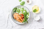 Farfuria „pe jumătate goală” a europenilor, asociată cu o viață mai lungă și mai sănătoasă / De ce îi surprinde pe americani alimentația mediteraneană