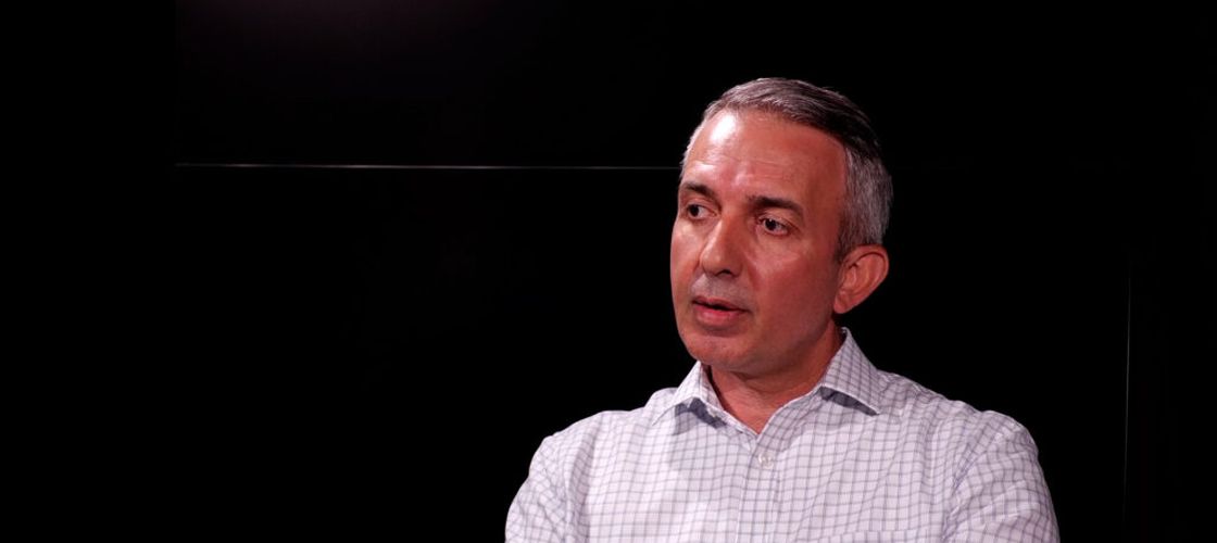 VIDEO | Când hrana devine refugiu pentru emoțiile dificile / Dr. Ion Niculăescu: „Publicitatea asociază frecvent alimentele cu fericirea, familia, prietenia sau momentele de răsfăț. O asemenea imagine poate crea o legătură emoțională cu produsul”