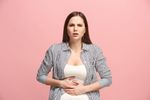 „Credeam că sunt alergică la gluten, dar eram alergică la fostul meu”. Ce legătură pot avea relațiile stresante cu sănătatea intestinală