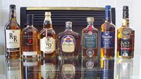 Donald Trump blochează importurile de whisky din Canada, după ce canadienii au început să boicoteze produsele americane