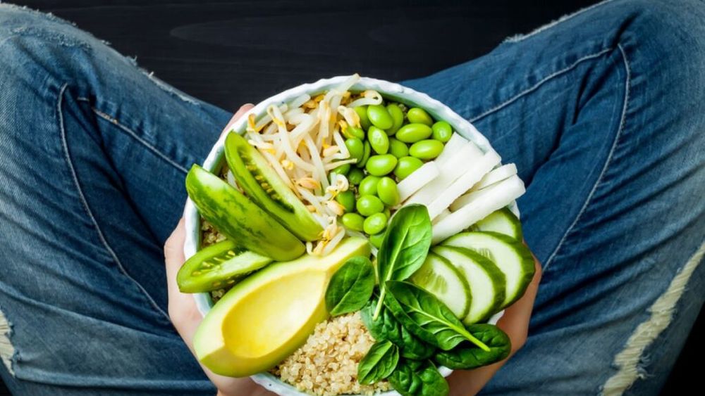 Ce sunt acele boabe verzi numite edamame de care auzim tot mai des în jurul nostru și nu știm care e treaba cu ele? Sunt unul dintre puținele alimente vegetale care conțin toate proteinele