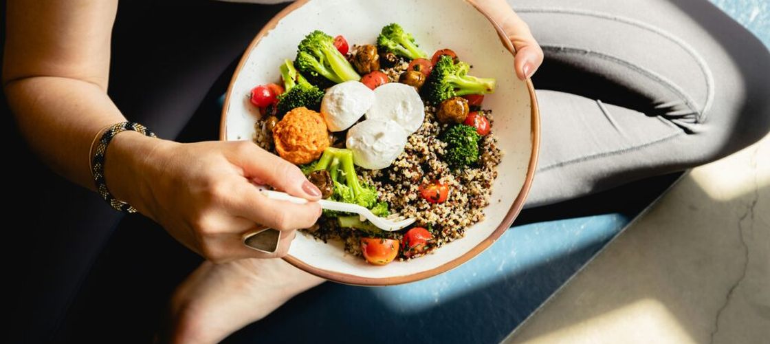 Trei alimente recomandate femeilor după vârsta de 40 de ani: nutrienții care ajută la menținerea metabolismului și a masei musculare